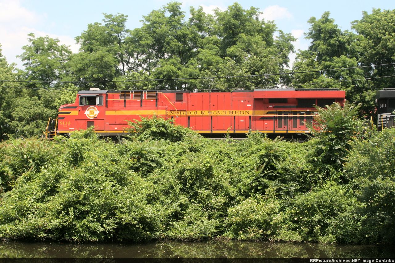 NS 8114  Norfolk Southern (orig)